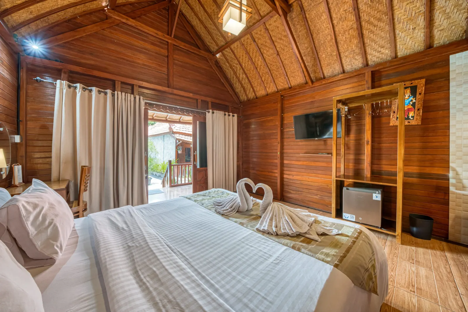 Villa Poolside A – Kingbed – Uli Wood Villa Jimbaran